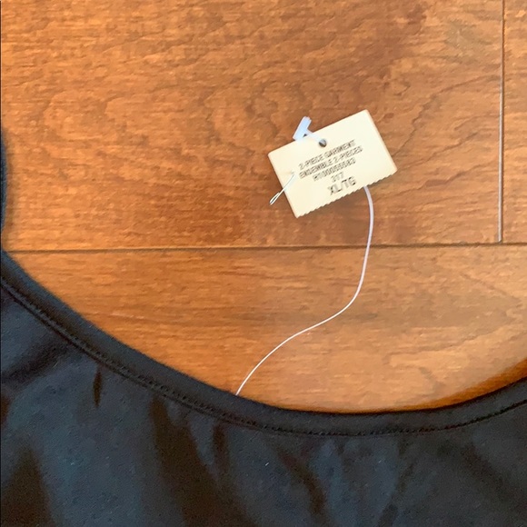 📦 Moving Sale - 4/20$ 📦 Black tank top - Picture 2 of 3